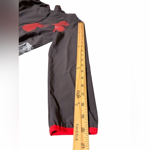 Boys Under Armour loose light jacket size medium - Picture 5 of 5